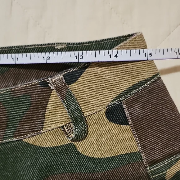 So Me Women's Camouflage Cargo Jeans - Picture 11 of 11